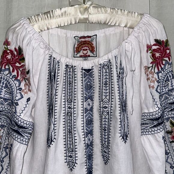 Johnny Was XS Davis Tie Peasant Bohemian White Blue Pink Embroidered Linen Top - Picture 4 of 14